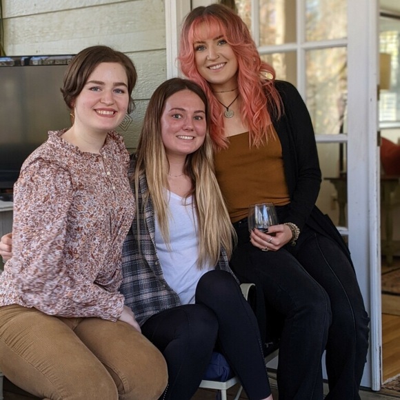 Meet your Posher, Sophie - Picture 3 of 3